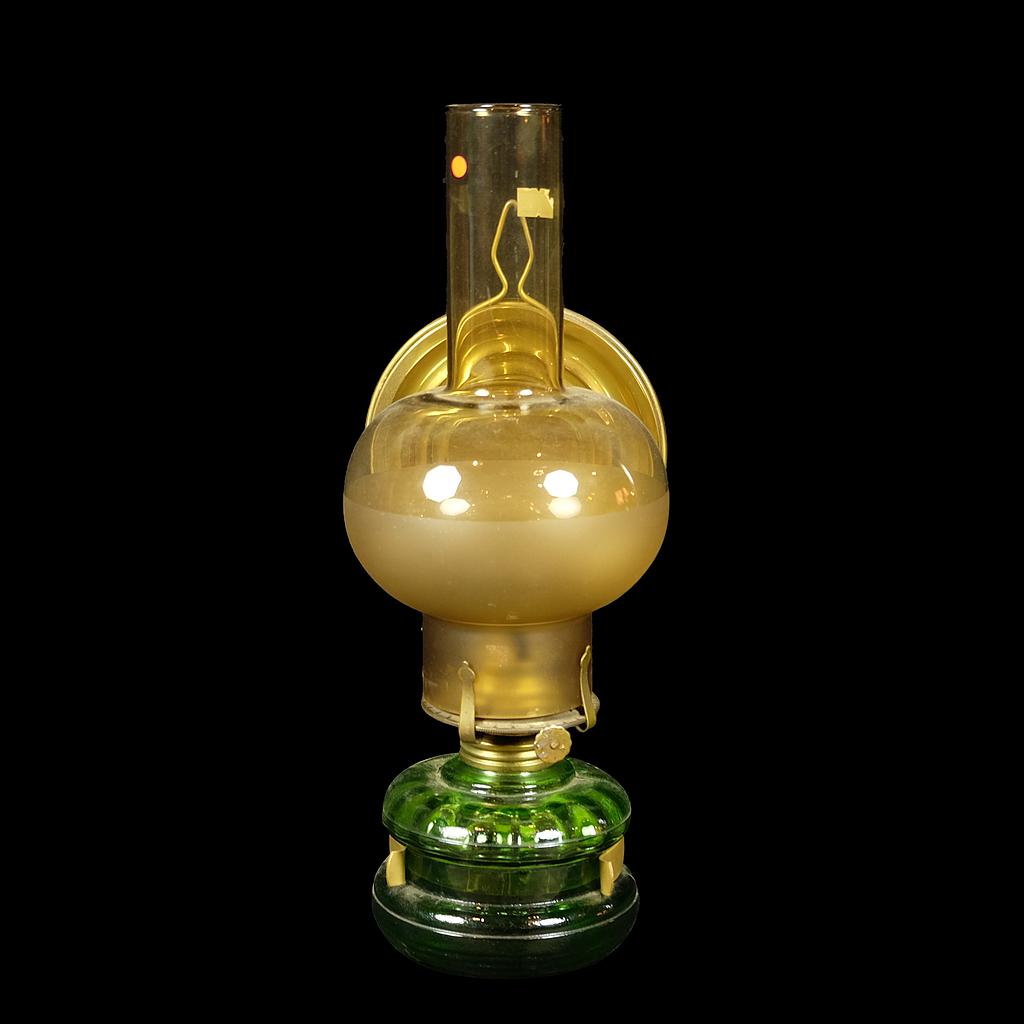 Öllampe mit grünem Glas