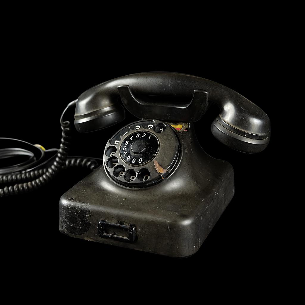 schwarzes Wählscheibentelefon 30er Jahre