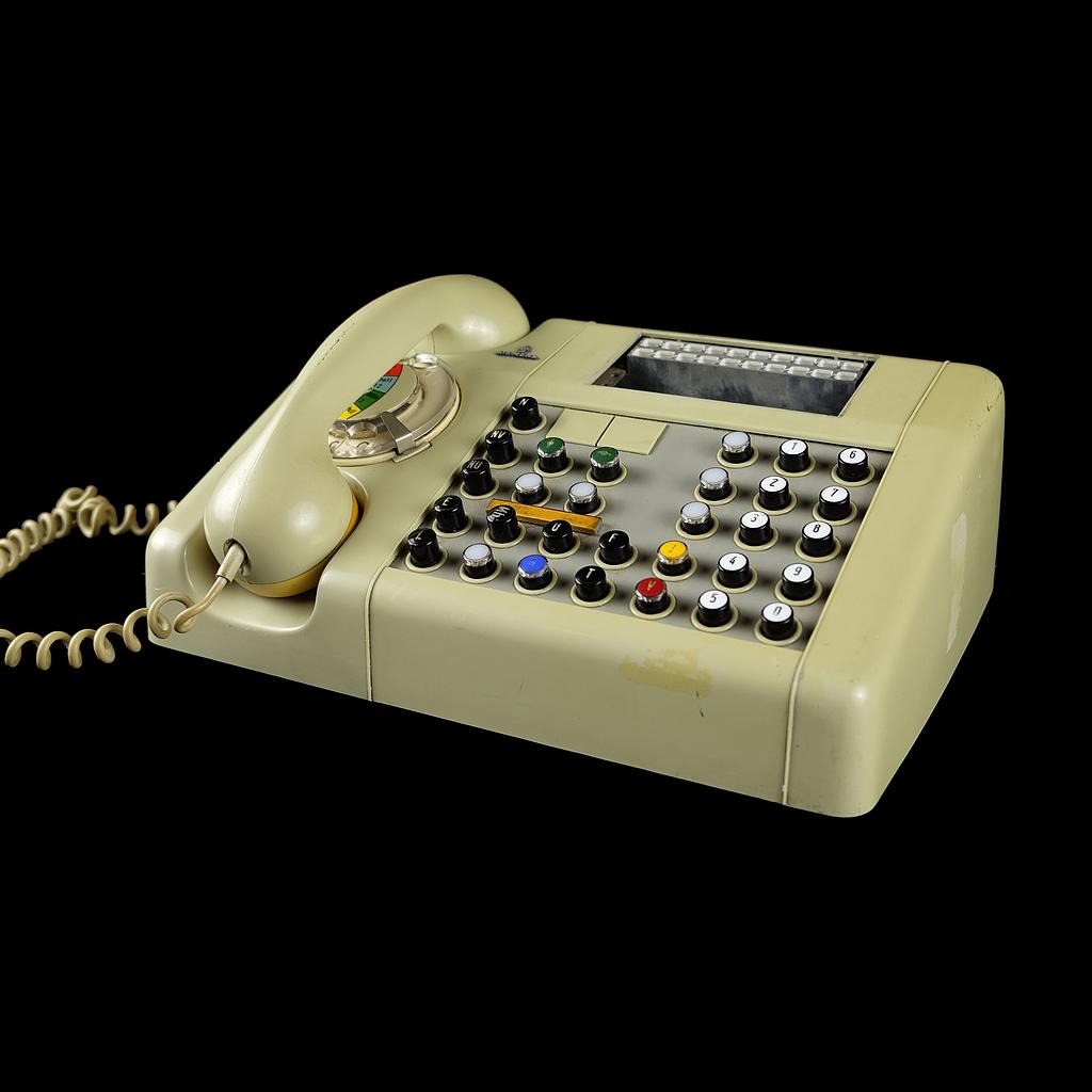 große Telefonanlage mit Wahlscheibe und Knöpfen 70er Jahre
