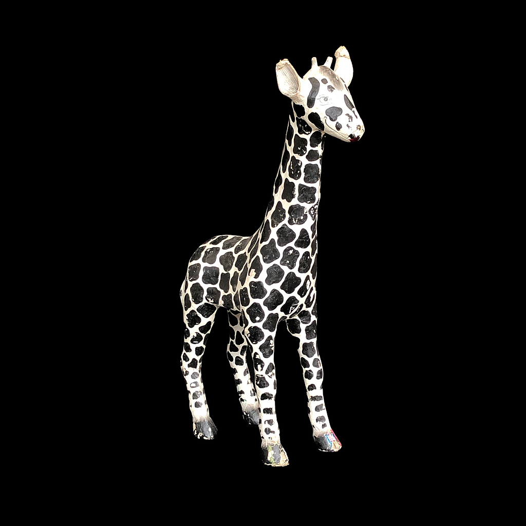schwarz-weiße Giraffe aus Pappmaché