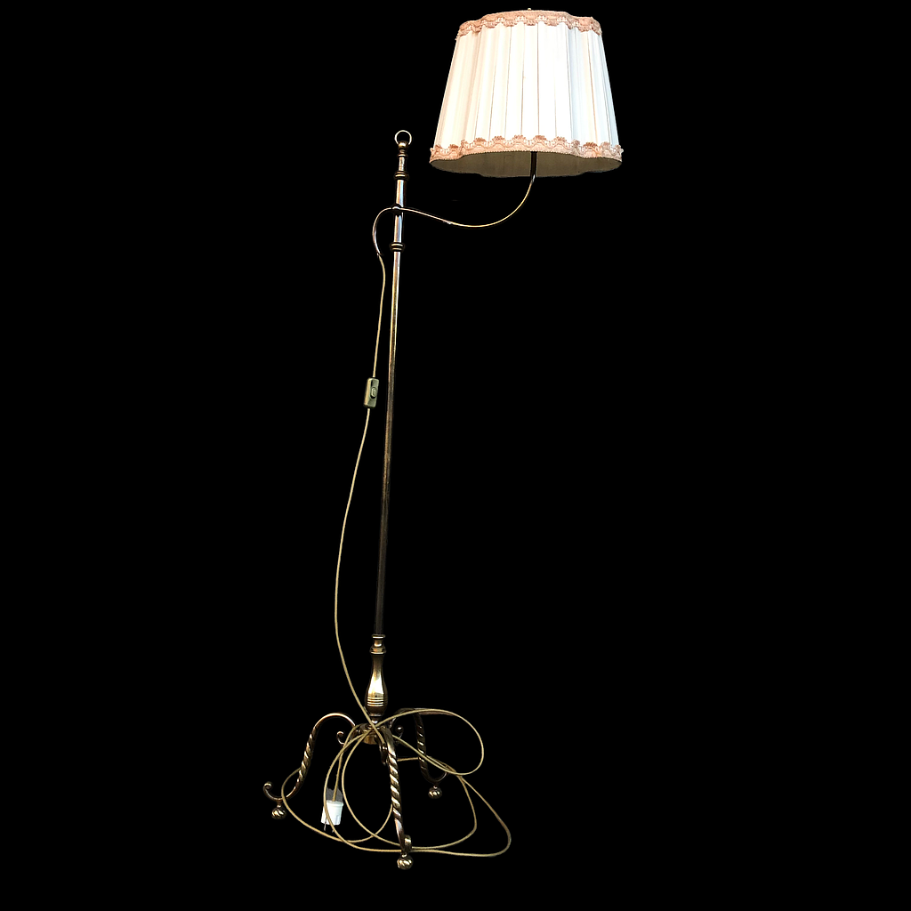 Zierliche Stehlampe