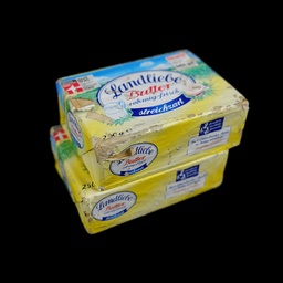 [REQ0043] Kunst-Butter in Verpackung