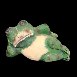 [REQ0347] beige-grüner Frosch aus Pappmaché, liegend